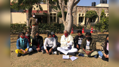 दौसा में किसान की जमीन मामले के बाद उठाने के बाद डॉ किरोड़ी लाल मीणा पहुंचे जयपुर, युवाओं के लिए दिया  धरना
