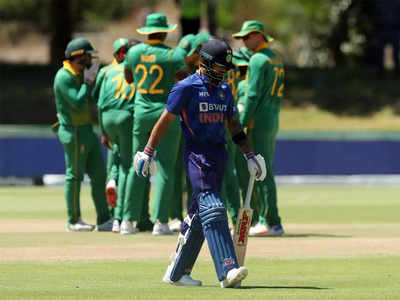 केशव महाराज ने विराट कोहली को किया जीरो पर आउट, ODI में स्पिनर की गेंद पर पहली बार कोहली खाता भी नहीं खोल पाए
