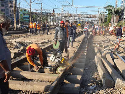 Central Railway Mega Block : मध्य रेल्वेवर १४ तासांचा मेगाब्लॉक; कधी आणि कुठे? अनेक ट्रेन केल्या रद्द, जाणून घ्या सर्वकाही...