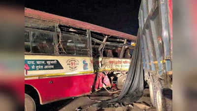 Ayodhya Road Accident: अयोध्या में कोहरा बना काल, बस-ट्रक की टक्कर में 2 की मौत... ट्रक चालक सहित कई यात्री घायल