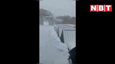 Snowfall in Mussoorie: मसूरी में बर्फबारी, लोगों ने खूब उठाया लुत्फ