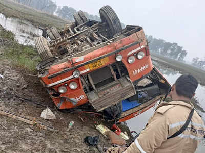 Barabanki Accident: बाराबंकी में रोडवेज बस घाघरा नदी में घिरी, दो की मौत 24 घायल