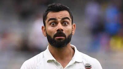 Virat Kohli Chewing Gum: विराट कोहली हा स्वत:ला देशापेक्षा मोठा समजतो का या एका कृतीमुळे चाहते चांगलेच भडकले...