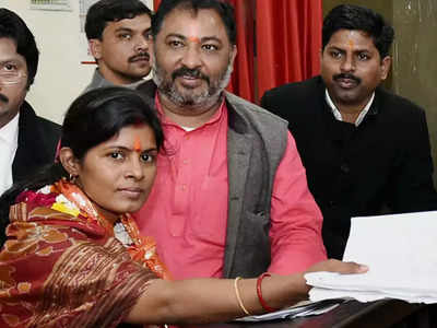 मंत्री पत्नी Vs प्रदेश उपाध्यक्ष पति, आमने सामने आए स्वाति और दयाशंकर, BJP के लिए सिरदर्द बनी सरोजनीनगर सीट