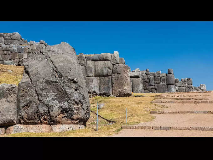 సక్సాయ్ వామన్ ఆలయ ప్రాంగణం, పెరు (The Temple Complex of Saksaywaman, Peru)