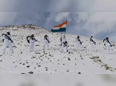 republic day : जवानांच्या शौर्याला सॅल्यूट! हिमवीरांनी १६ हजार फूट उंचीवर फडकवला तिरंगा