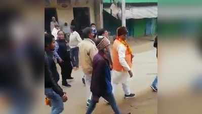 UP Election: BJP प्रत्याशी और विधायक देवेंद्र सिंह लोधी को देखकर लोगों ने की हूटिंग