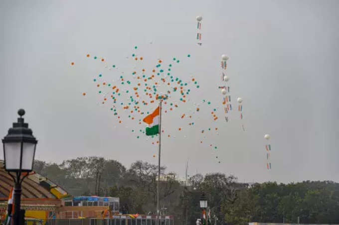 आसमान पर गड़गड़ाहट, इंडियन एयरफोर्स का कमाल करतब