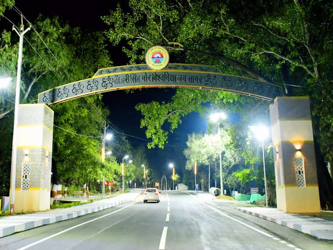 मन मोह लेगा विश्वविद्यालय का प्रवेश द्वार