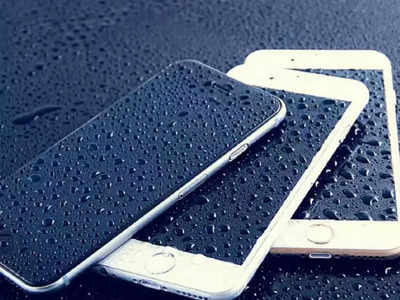 Smartphone Tips: फोन पाण्यात पडल्यास त्वरित करा ‘हे’ उपाय, खराब होणार नाही तुमचा डिव्हाइस