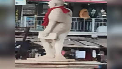 Ashoknagar News: गांधीजी की प्रतिमा के गले में शरारती तत्वों ने डाला लाल दुपट्टा, कांग्रेस ने कानून-व्यवस्था पर उठाए सवाल