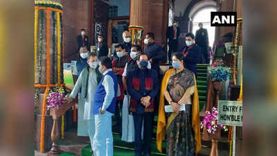 Parliament Session : संसद भवन में साथ-साथ दिखे राहुल गांधी और स्मृति इरानी, आखिर क्या कहती है यह तस्वीर