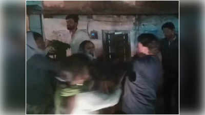 Ashoknagar News : राह चलती लड़की को मनचले ने छेड़ा, महिलाओं ने कर दी पिटाई, वीडियो वायरल