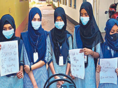 Karnataka hijab ban: लड़कियां कैंपस में तो हिजाब पहन सकती हैं, लेकिन क्लास में नहीं, कर्नाटक में 6 छात्रों को क्‍लास में जाने से रोका