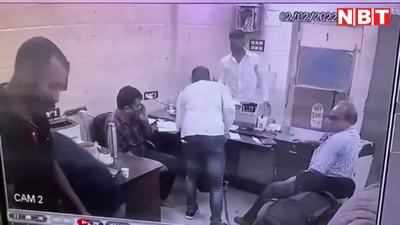 Robbery video: बंदूक की नोक पर 1 करोड़ रुपए की डकैती, देख‍िए वीडियो