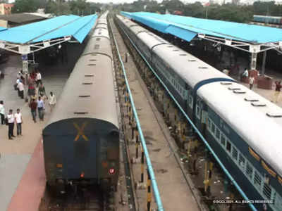 railway : रेल्वे प्रवाशांनो लक्ष द्या! हा नियम मोडल्यास जाल तुरुंगात, NGT ने दिले आदेश