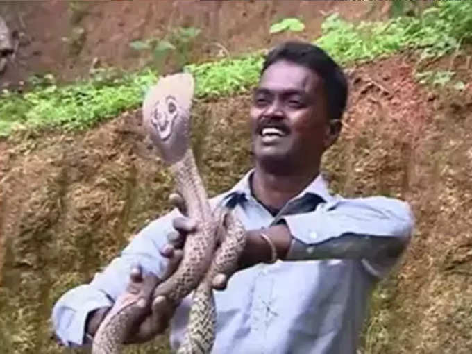 ​പതിനൊന്നാം വയസില്‍ പാമ്പ് പിടിത്തം