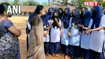 Karnataka Hijab Row: उडुपी के एक और कॉलेज ने ह‍िजाब पर लगाया बैन, देखे वीडियो