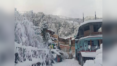 Uttarakhand Snowfall News: बर्फ के समंदर बने उत्तराखंड के इलाके, रास्ते बंद, बत्ती गुल, पानी का संकट