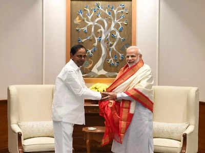 Modi in Hyderabad: तेलंगाना पहुंचे पीएम मोदी, स्वागत को नहीं पहुंचे CM केसीआर...स्टाफ बोला- तबीयत नहीं सही थी