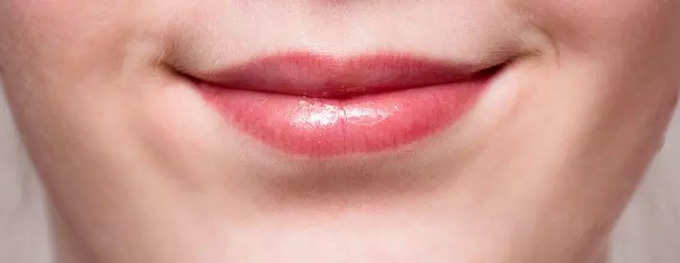 Lips Care Tips: ঠোঁট কালো হয়ে যাচ্ছে? রোজকার এই বাজে অভ্যাসগুলোই কিন্তু কারণ হতে পারে...