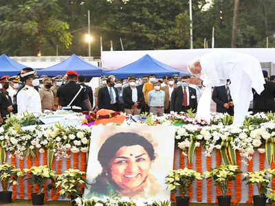 Modis tribute to Latadidi: लतादीदी पंचत्वात विलिन; पंतप्रधान मोदींनी शिवाजी पार्कात घेतले अंत्यदर्शन