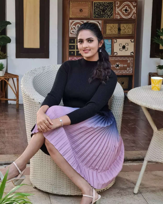 Actress Radhika Preethi_24