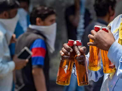 Liquor Price In Delhi: मौजां ही मौजां, इस राज्य में इंपोर्टेड शराब पर भी भारी डिस्काउंट, एक के बदले कई बोतलें ले रहे लोग!