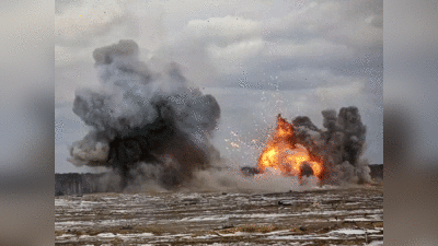 Ukraine Russia Crisis: यूक्रेन सीमा के पास आज बम बरसाने जा रहा रूस, S-400 और सुखोई-35 भी तैनात