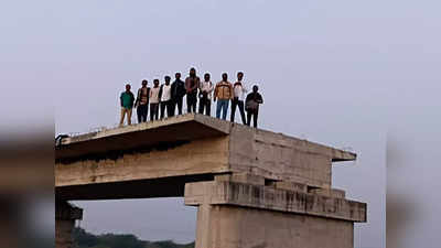 मराठवाडा-पश्चिम महाराष्ट्राला जोडणाऱ्या पुलासाठी जलसमाधी आंदोलन; नदीच्या पुलावर चढले अन्...