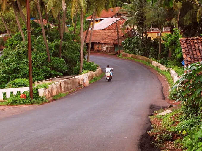 ​೫. ಬೈಕ್‌ ನಲ್ಲಿ ಗೋವಾದ ತಾಣಗಳನ್ನು ಅನ್ವೇಷಣೆ ಮಾಡಿ