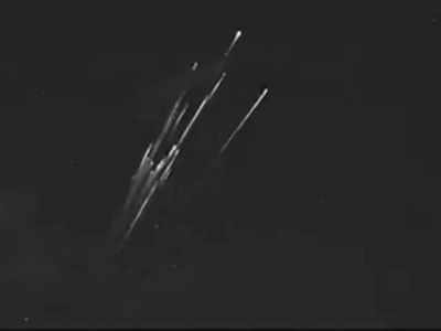 SpaceX Starlink: सौर तूफान ने एलन मस्क की 40 सैटेलाइटों को बनाया आग का गोला, विश्वास न हो तो वीडियो देख लीजिए