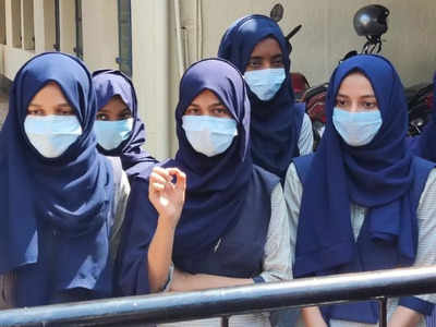 Hijab Controversy नंतर शाळा-कॉलेज कधी सुरु होणार? मुख्यमंत्र्यांनी बोलावली बैठक