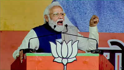 PM Narendra Modi: कोरोना में लोग सोचते थे UP में भुखमरी आएगी तो राजनीतिक रोटियां सेकेंगे, कासगंज में PM मोदी ने विपक्ष पर बोला हमला