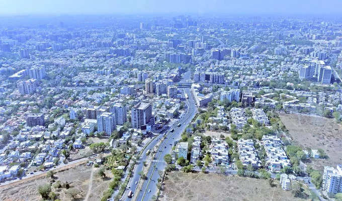 ઊંચે આકાશમાંથી કેટલું સુંદર દેખાય છે Ahmedabad શહેર