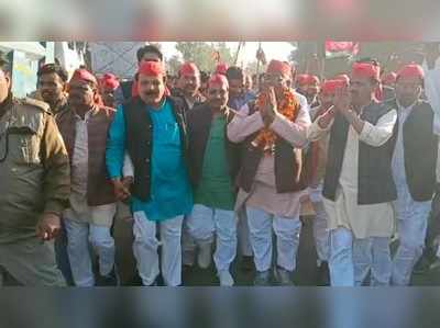 UP Elections: हमीरपुर में एसपी उम्मीदवार जुलूस निकालना पड़ा महंगा, प्रत्याशी समेत 100 से ज्यादा लोगों पर केस दर्ज