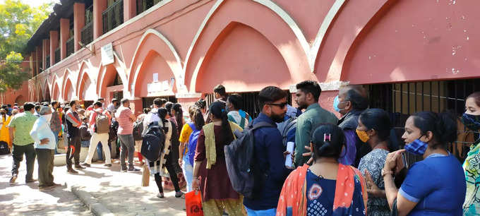 GSEB Vidyasahayak Bharti long queue.
