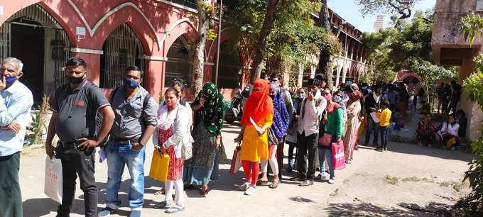 GSEB Vidyasahayak Bharti queue.