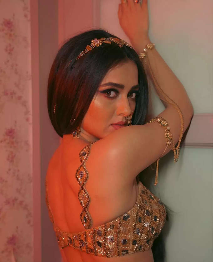 Tejasswi Prakash shares her first look ahead of Naagin 6 launch