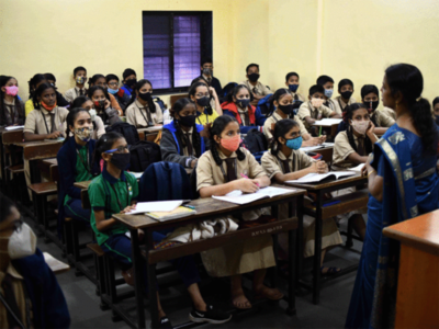 Delhi School Reopen: दिल्ली में सोमवार से खुलेंगे नर्सरी से 8वीं क्लास तक के स्कूल, टेंशन में क्यों हैं पैरंट्स?