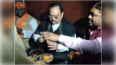 UP Election 2022: लखनऊ जाते समय जेपी नड्डा को लगी भूख, होटल में समोसे-चाय का लुत्‍फ लेकर बोले- बहुत अच्‍छा