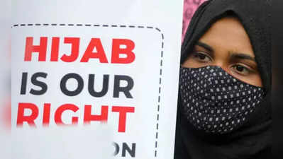 Hijab Row: ಹಿಜಾಬ್ ಪ್ರಕರಣ ರಾಜಕೀಯ ಲಾಭಕ್ಕೆ ಬಳಕೆ: ವಿಚಾರಣೆ ಮುಂದೂಡಲು ವಕೀಲರ ಮನವಿ