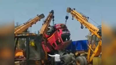 Jharkhand Accident News : बेकाबू ट्रेलर ने 6 गाड़ियों को मारी टक्कर, 4 लोगों की मौके पर मौत, 6 की हालत गंभीर