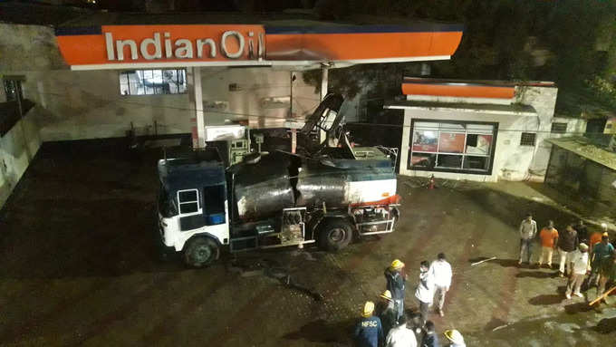 ahnmedabad-jamalpur-petrol-pump-fire
