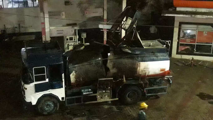 ahnmedabad-jamalpur-petrol-pump-fire-ahmedabad.