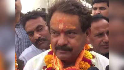 UP Election 2022 : करहल में अखिलेश के खिलाफ चुनाव लड़े रहे बीजेपी प्रत्याशी एसपी सिंह बघेल के काफिले पर हमला