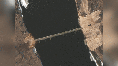 Russia Bridge: यूक्रेन के पास रूसी सेना ने चेर्नोबिल में बनाया नया पुल, तस्‍वीरों में दिखा सैन्‍य जमावड़ा, हमले की तैयारी तो नहीं ?