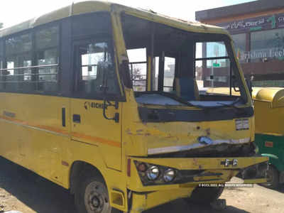 school bus accident : शाळेच्या बसला भीषण अपघात; २ विद्यार्थ्यांचा मृत्यू, तर ४० जखमी