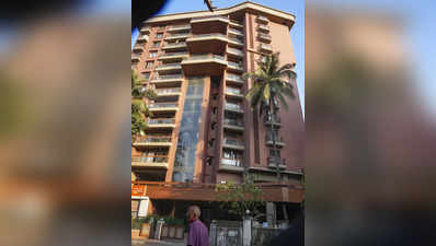 Noida News: नोएडा में फर्जी तरीके से बेचा फ्लैट, विदेश भागने की फिराक में था आरोपी... मुंबई का रहने वाला है