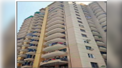 Faridabad News : ग्रिल से लटककर नीचे देख रहा था 8 साल का बच्चा, बैलेंस बिगड़ने पर 16वीं मंजिल से गिरा, मौत